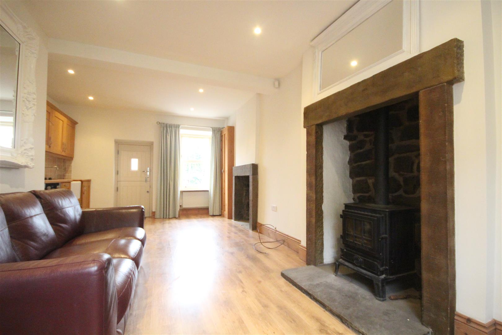 2 bedroom mid terrace house To Let in Barnoldswick - IMG_8518.jpg